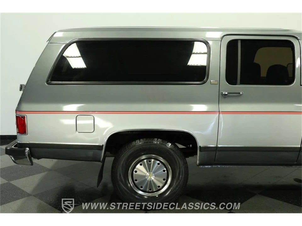 1990 Chevrolet Suburban 7th Gen - Image 28 of 31