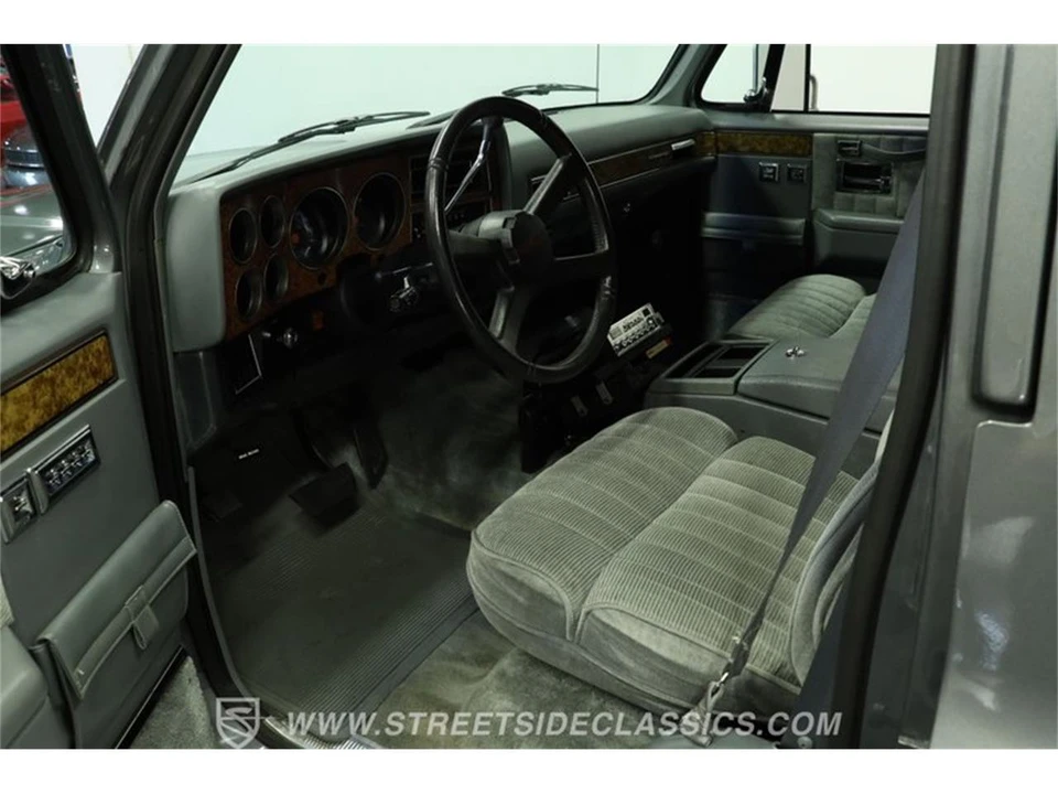 1990 Chevrolet Suburban 7th Gen - Image 4 of 31