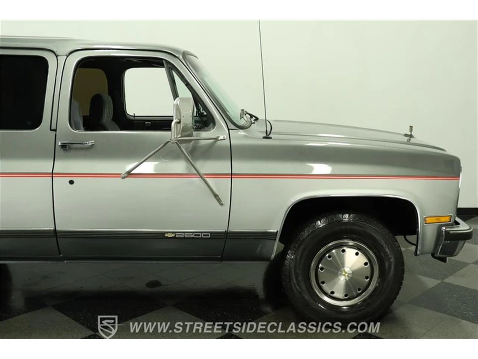 1990 Chevrolet Suburban 7th Gen - Image 29 of 31