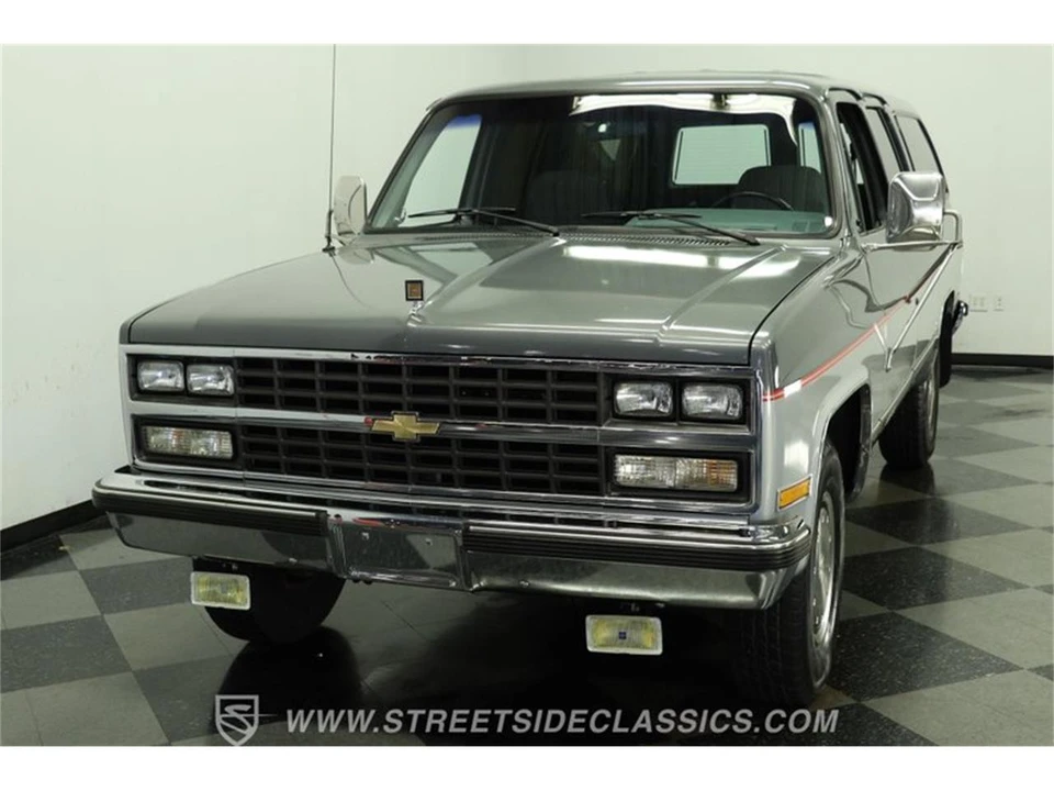 1990 Chevrolet Suburban 7th Gen - Image 17 of 31