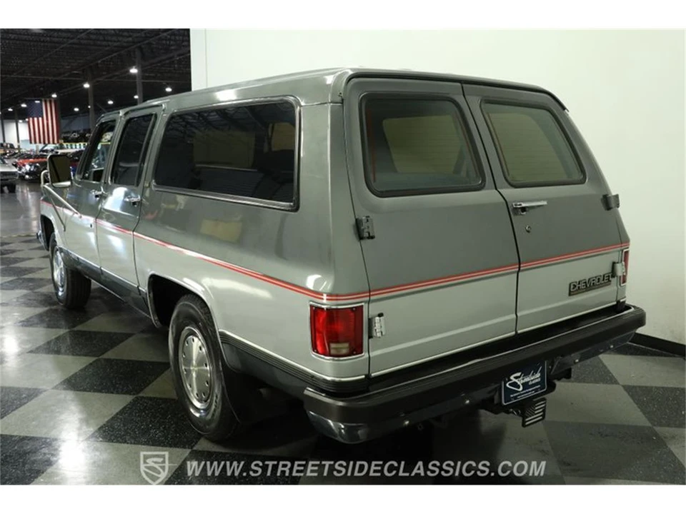 1990 Chevrolet Suburban 7th Gen - Image 8 of 31