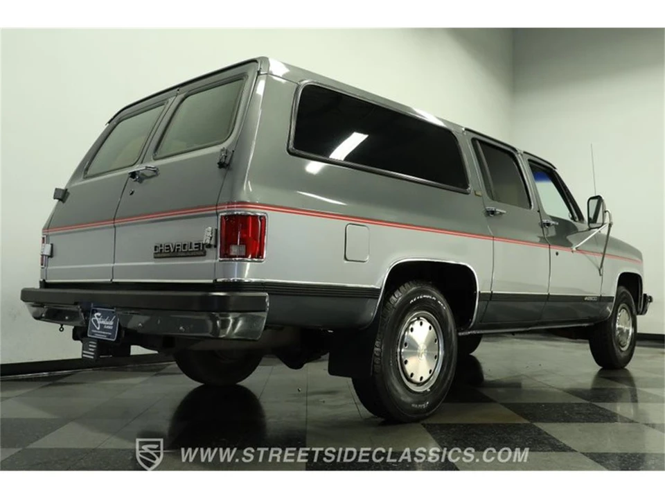 1990 Chevrolet Suburban 7th Gen - Image 26 of 31