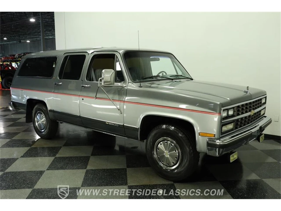 1990 Chevrolet Suburban 7th Gen - Image 14 of 31