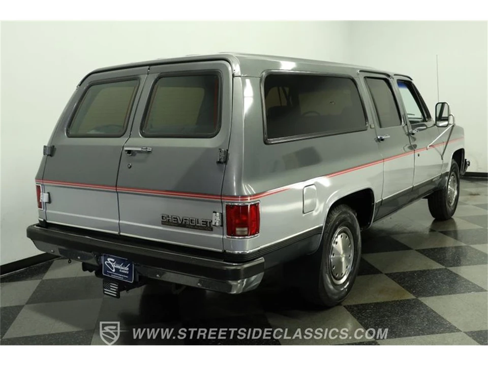 1990 Chevrolet Suburban 7th Gen - Image 11 of 31