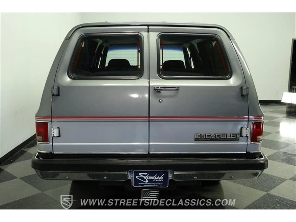 1990 Chevrolet Suburban 7th Gen - Image 9 of 31