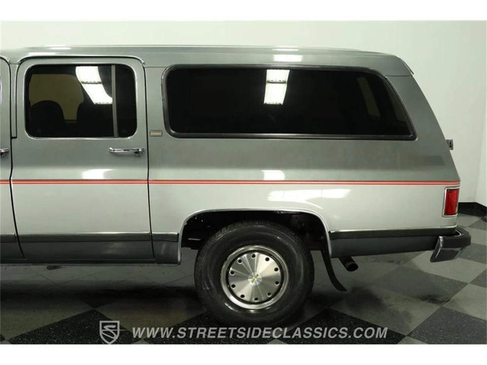 1990 Chevrolet Suburban 7th Gen - Image 24 of 31