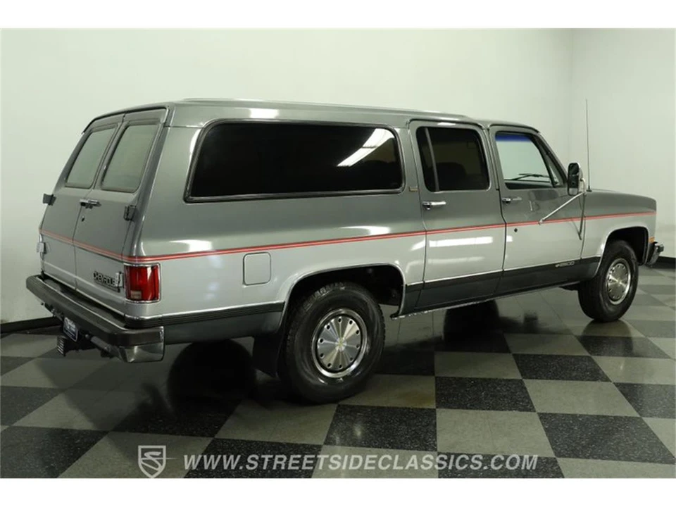 1990 Chevrolet Suburban 7th Gen - Image 12 of 31