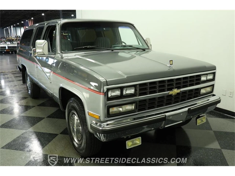 1990 Chevrolet Suburban 7th Gen - Image 15 of 31