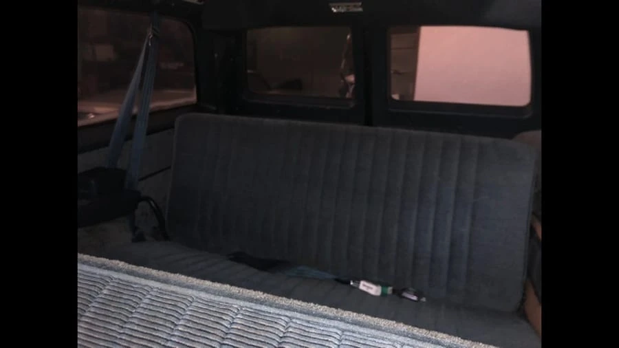 1990 Chevrolet Suburban 7th Gen - Image 5 of 8