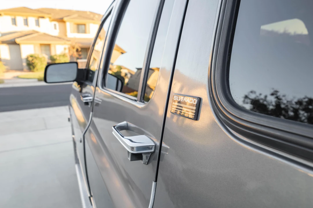 1990 Chevrolet Suburban 7th Gen - Image 15 of 31