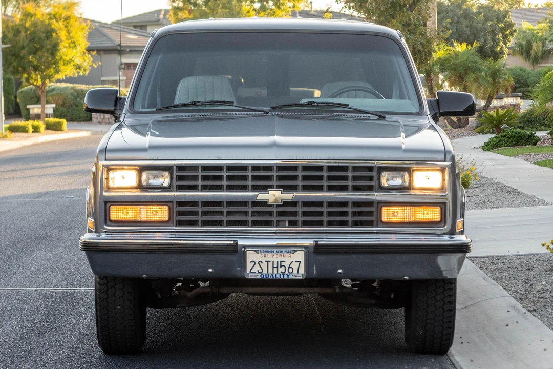 1990 Chevrolet Suburban 7th Gen - Image 2 of 31