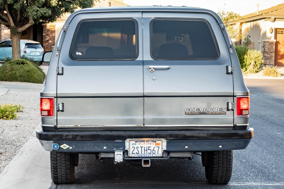 1990 Chevrolet Suburban 7th Gen - Image 5 of 31
