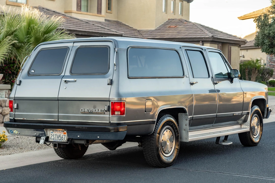 1990 Chevrolet Suburban 7th Gen - Image 4 of 31