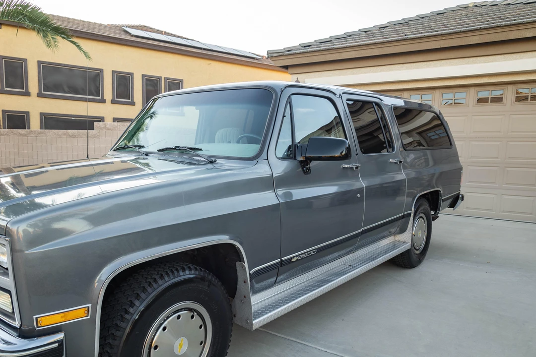 1990 Chevrolet Suburban 7th Gen - Image 13 of 31