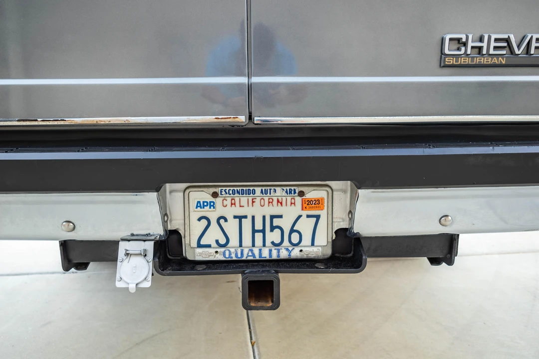 1990 Chevrolet Suburban 7th Gen - Image 19 of 31