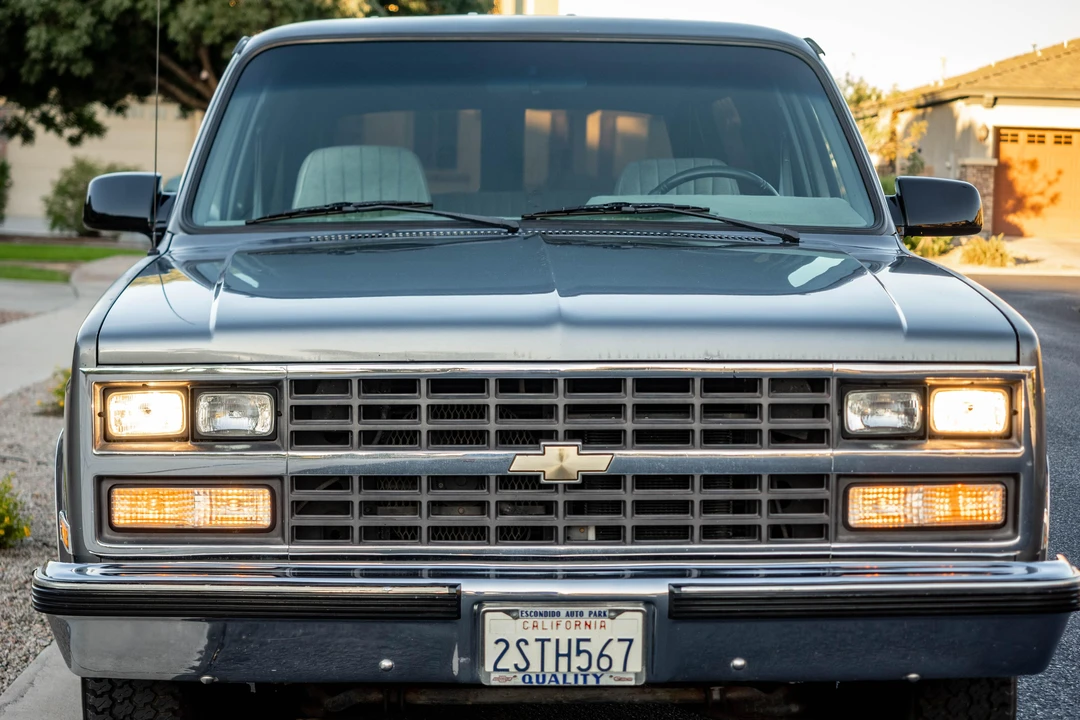 1990 Chevrolet Suburban 7th Gen - Image 10 of 31
