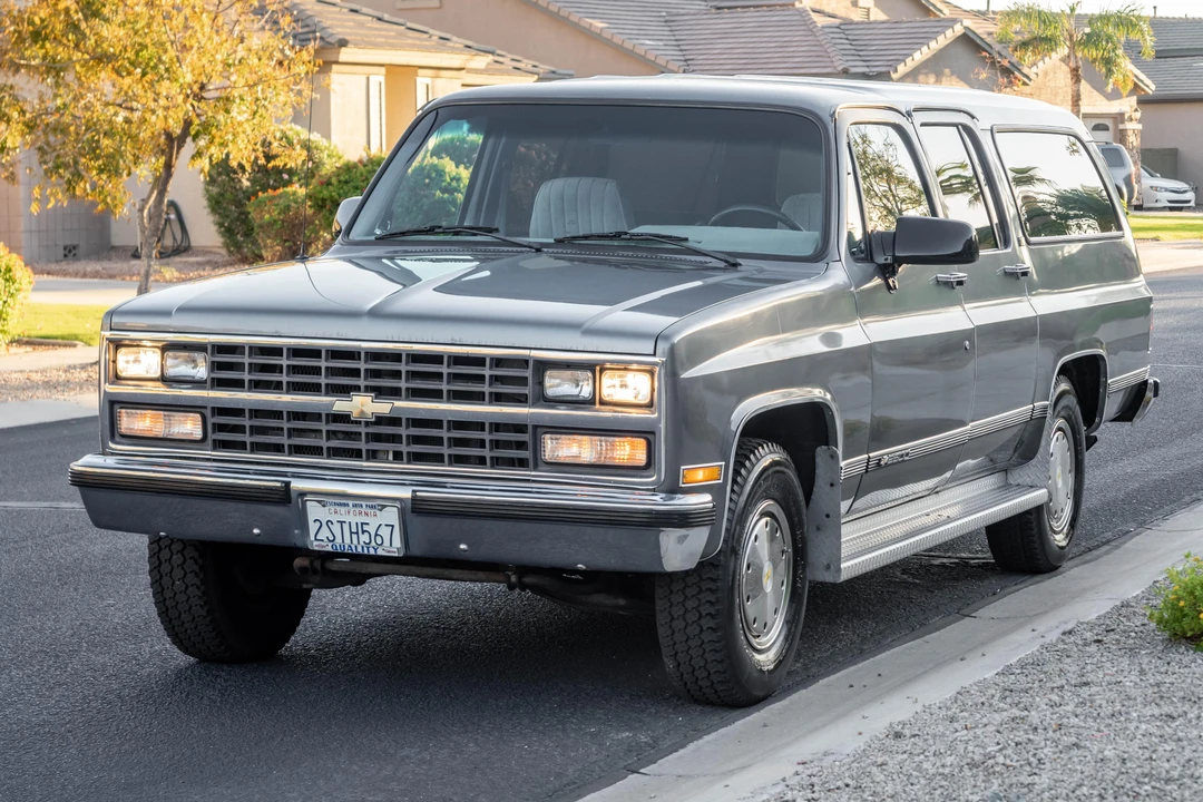 1990 Chevrolet Suburban 7th Gen - Image 6 of 31