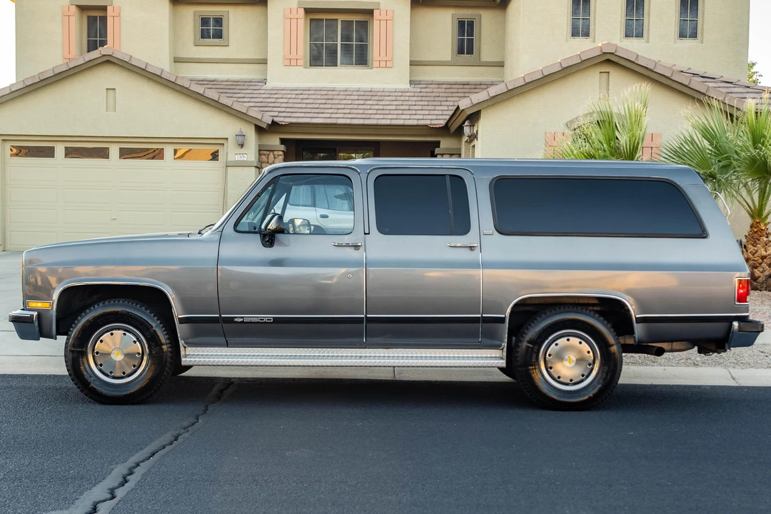 1990 Chevrolet Suburban 7th Gen - Image 3 of 31