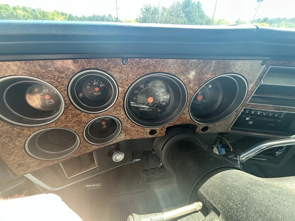 1990 Chevrolet Suburban 7th Gen - Image 8 of 12