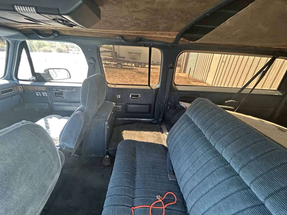1990 Chevrolet Suburban 7th Gen - Image 12 of 12