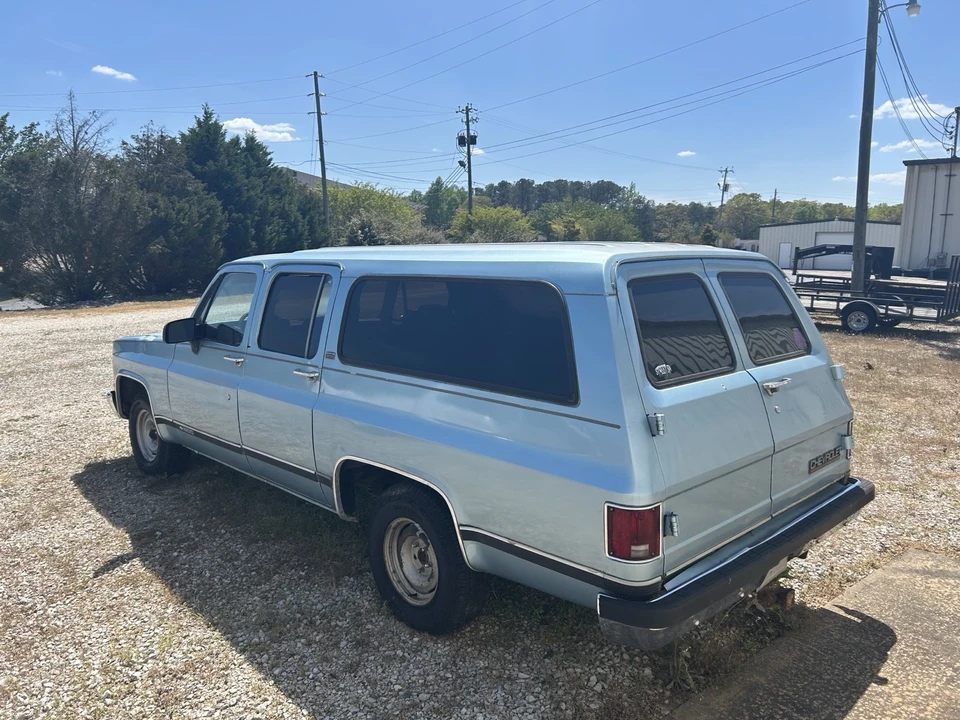 1990 Chevrolet Suburban 7th Gen - Image 2 of 12
