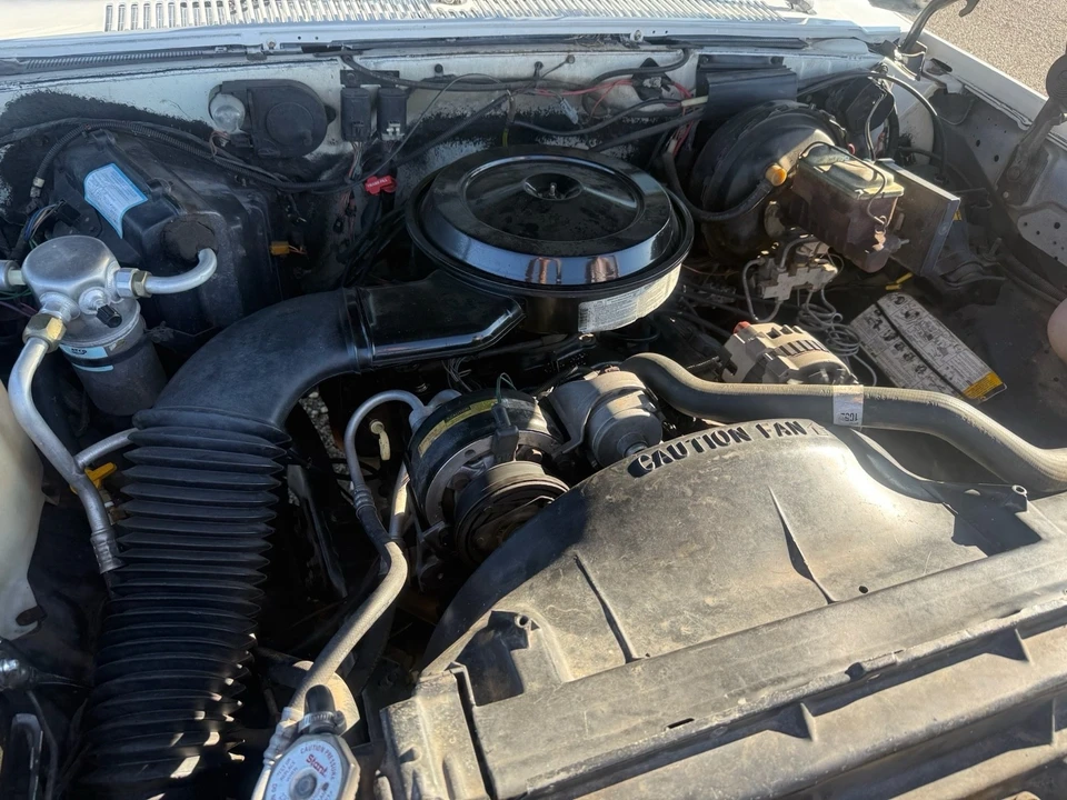 1990 Chevrolet Suburban 7th Gen - Image 14 of 15