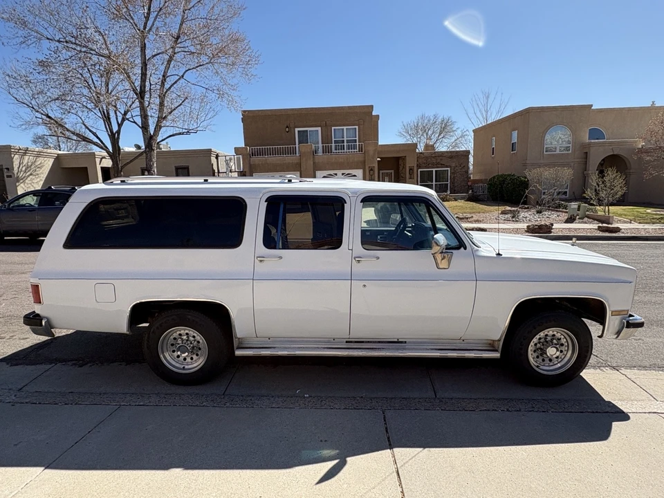 1990 Chevrolet Suburban 7th Gen - Image 4 of 15