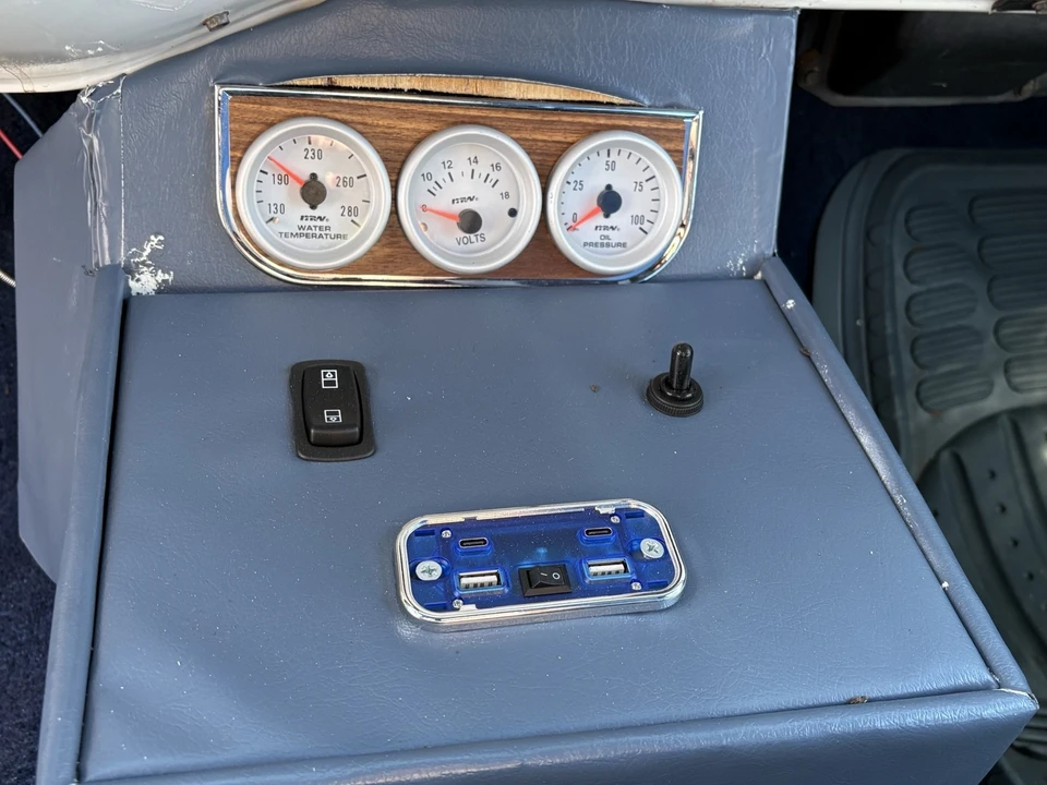 1990 Chevrolet Suburban 7th Gen - Image 12 of 15