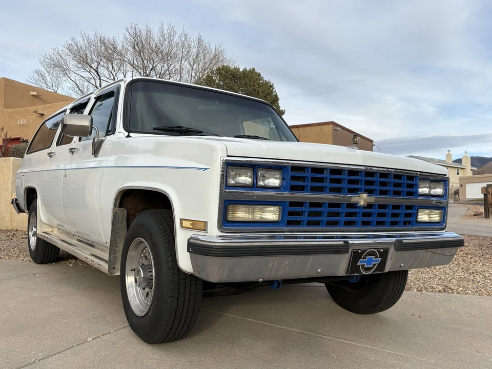 1990 Chevrolet Suburban 7th Gen - Image 2 of 15