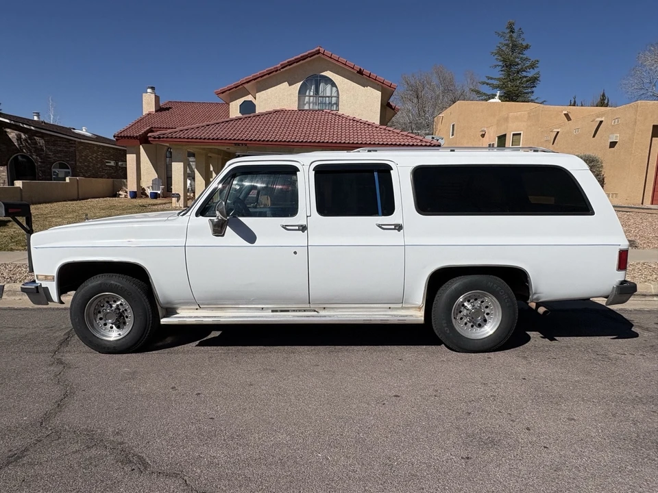 1990 Chevrolet Suburban 7th Gen - Image 5 of 15