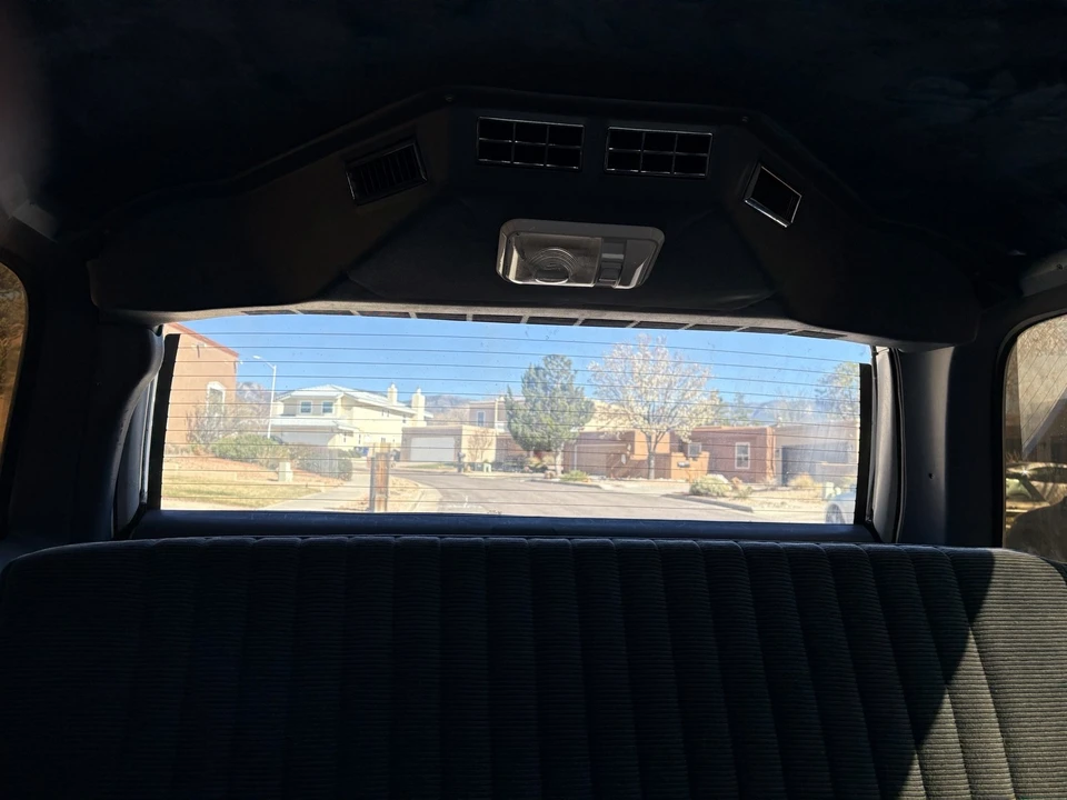 1990 Chevrolet Suburban 7th Gen - Image 11 of 15
