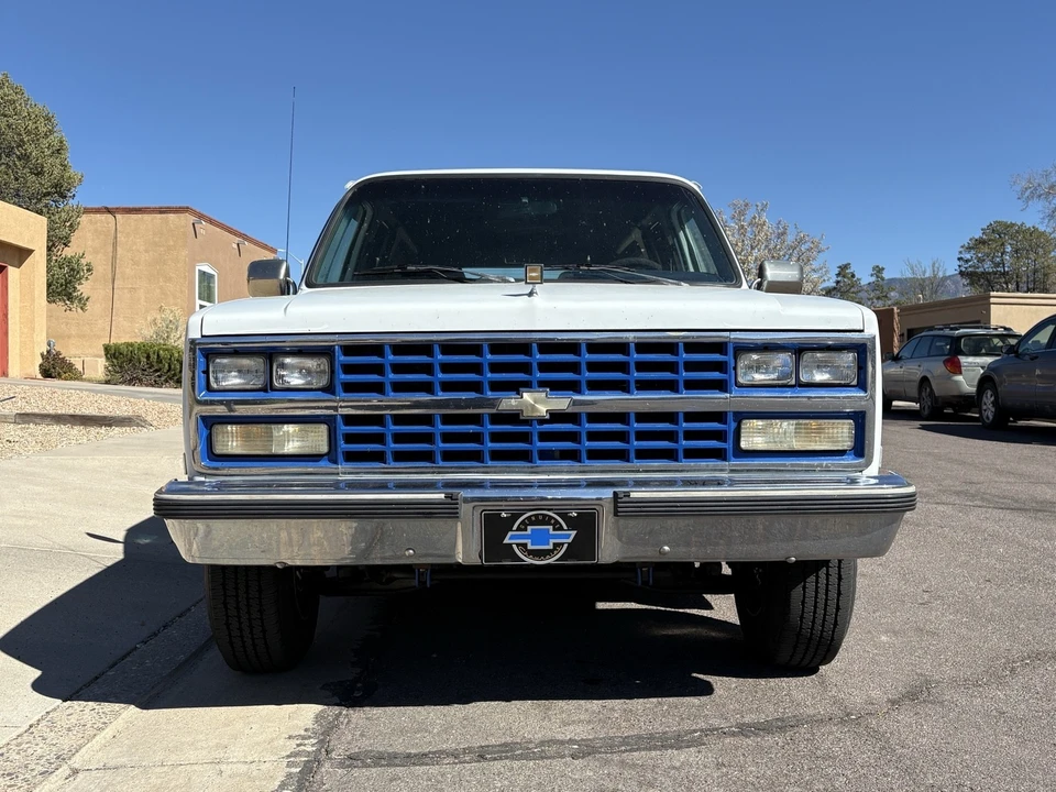 1990 Chevrolet Suburban 7th Gen - Image 3 of 15