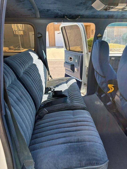 1990 Chevrolet Suburban 7th Gen - Image 10 of 15