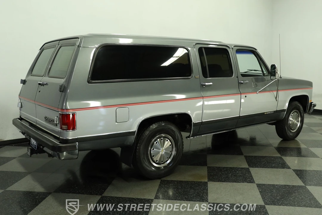 1990 Chevrolet Suburban 7th Gen - Image 10 of 31