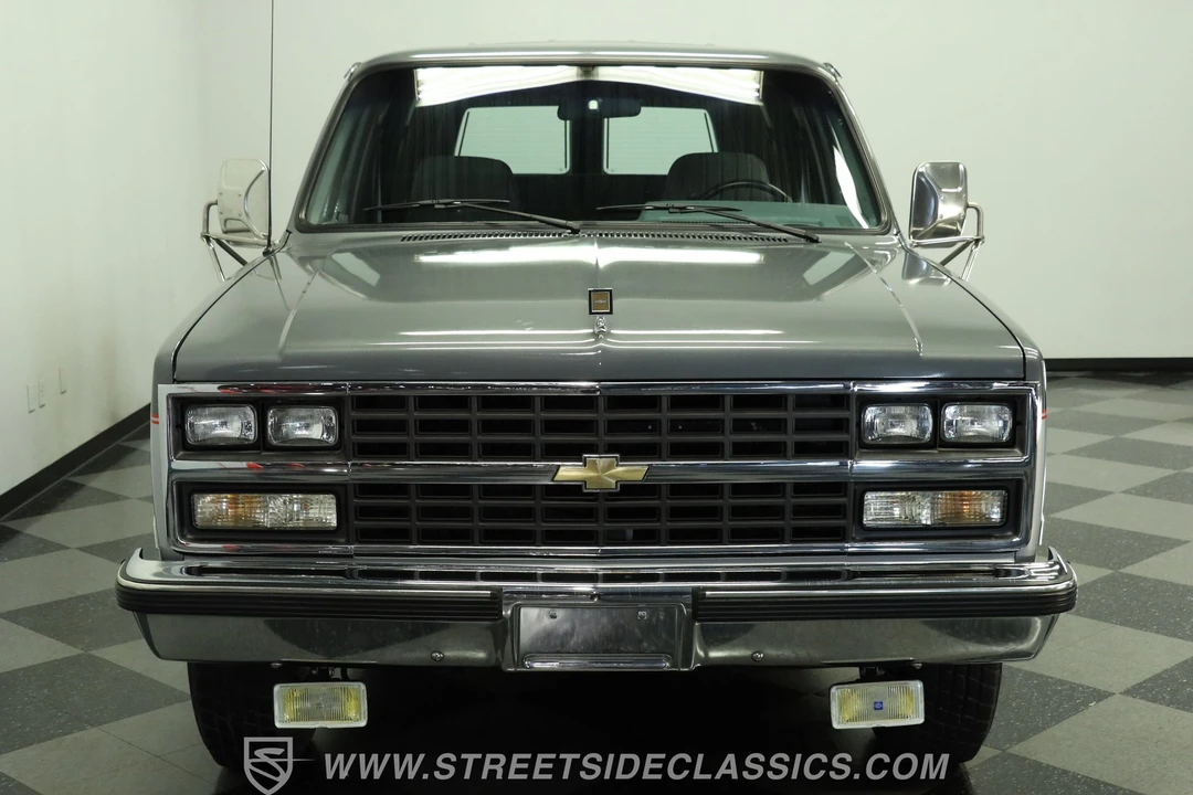 1990 Chevrolet Suburban 7th Gen - Image 13 of 31