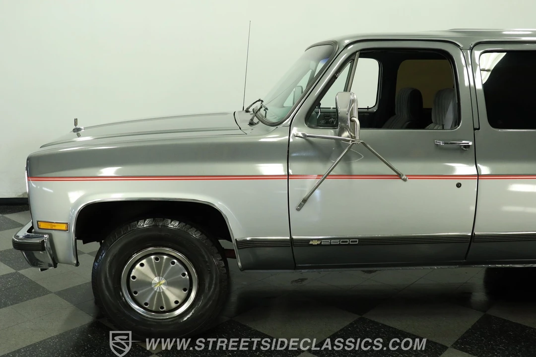 1990 Chevrolet Suburban 7th Gen - Image 16 of 31