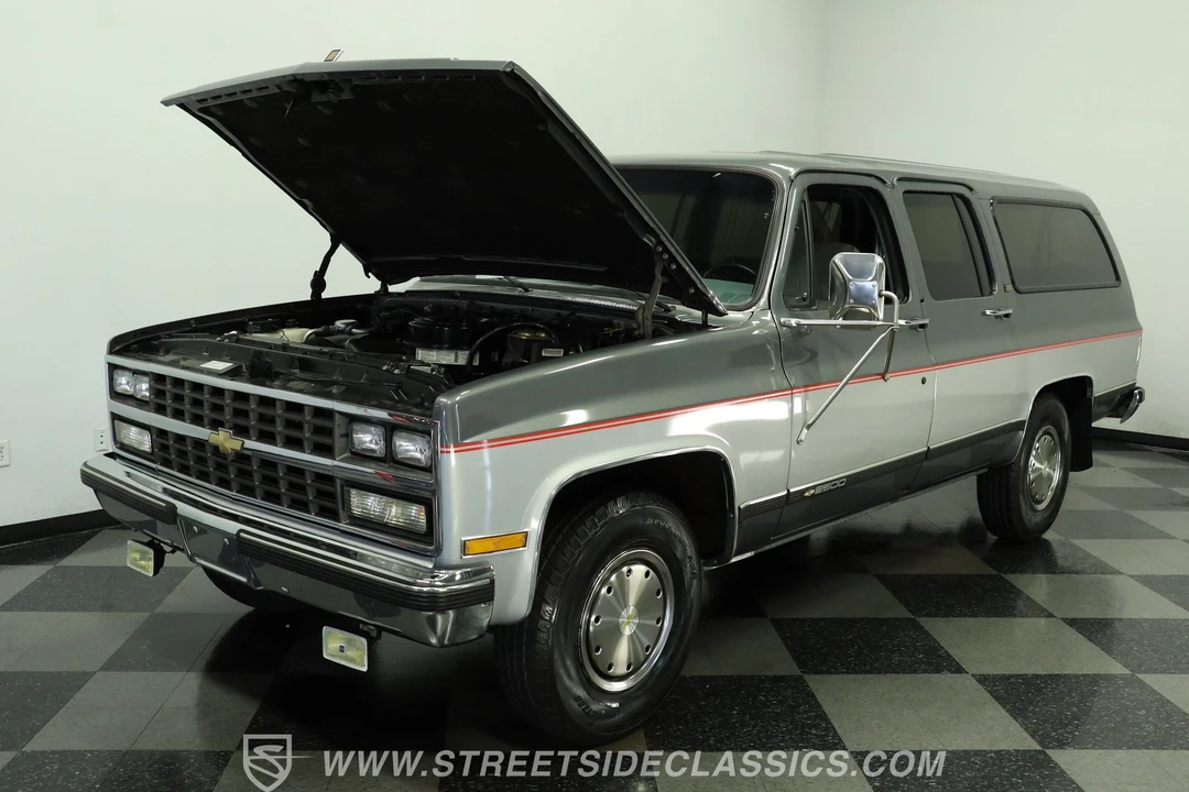 1990 Chevrolet Suburban 7th Gen - Image 18 of 31