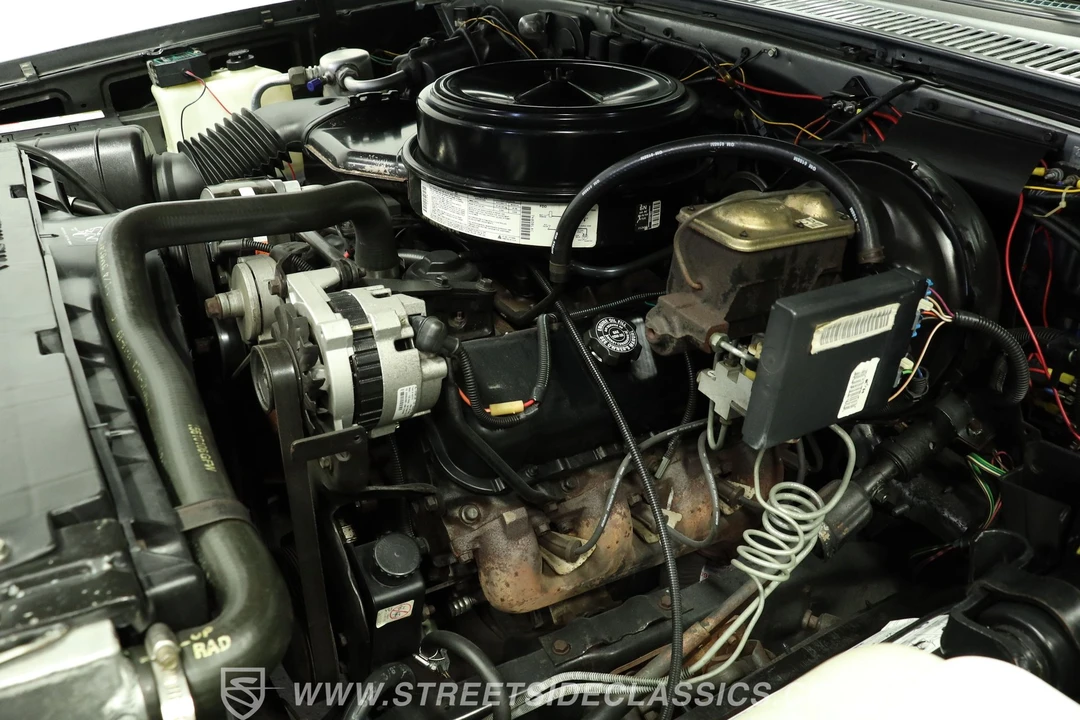 1990 Chevrolet Suburban 7th Gen - Image 19 of 31