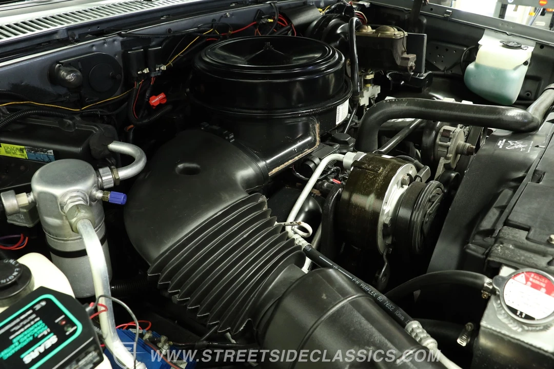 1990 Chevrolet Suburban 7th Gen - Image 20 of 31