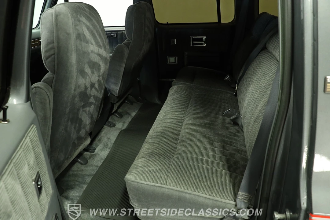 1990 Chevrolet Suburban 7th Gen - Image 28 of 31