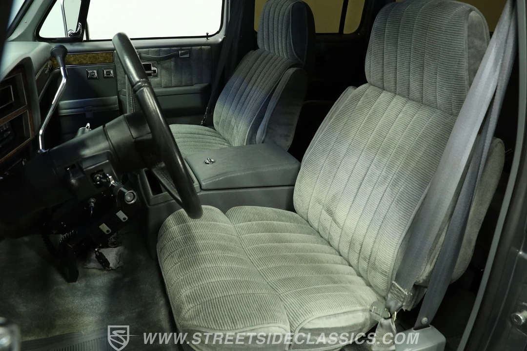 1990 Chevrolet Suburban 7th Gen - Image 29 of 31