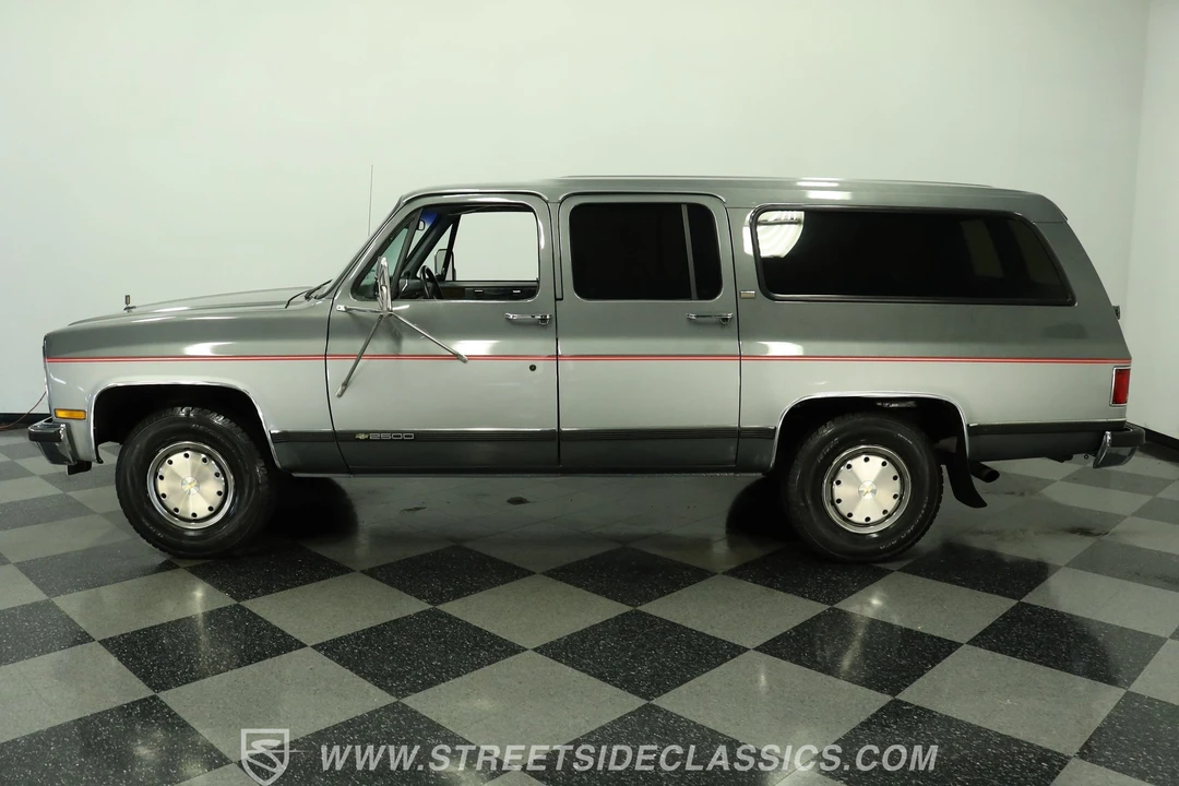 1990 Chevrolet Suburban 7th Gen - Image 2 of 31