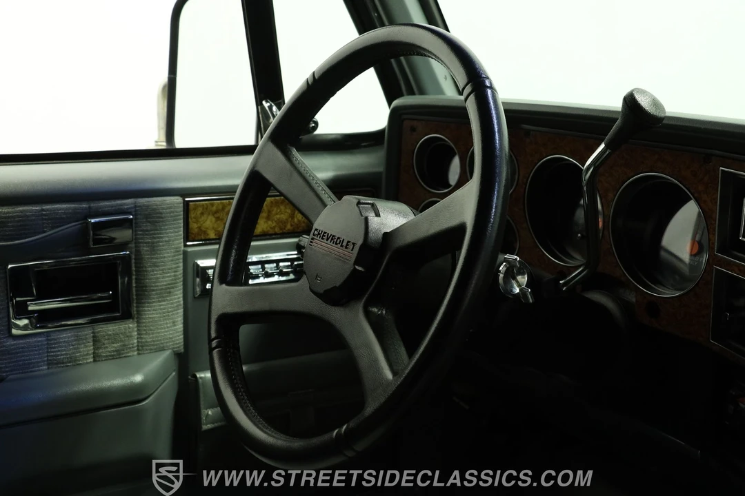 1990 Chevrolet Suburban 7th Gen - Image 31 of 31