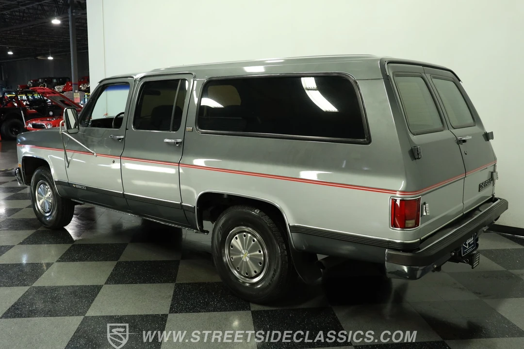 1990 Chevrolet Suburban 7th Gen - Image 6 of 31
