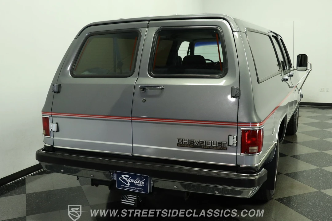 1990 Chevrolet Suburban 7th Gen - Image 7 of 31