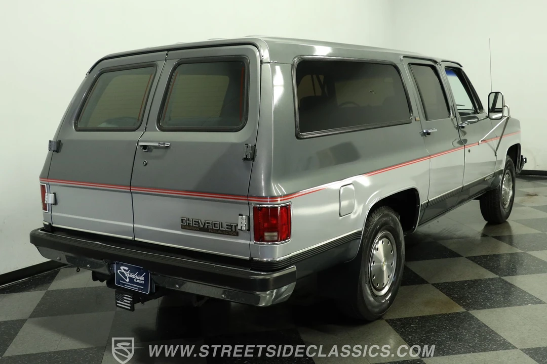 1990 Chevrolet Suburban 7th Gen - Image 8 of 31