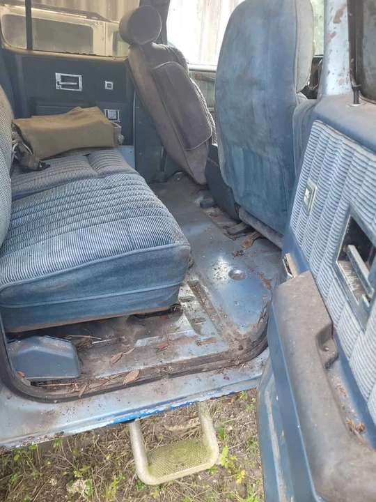 1990 Chevrolet Suburban 7th Gen - Image 11 of 11