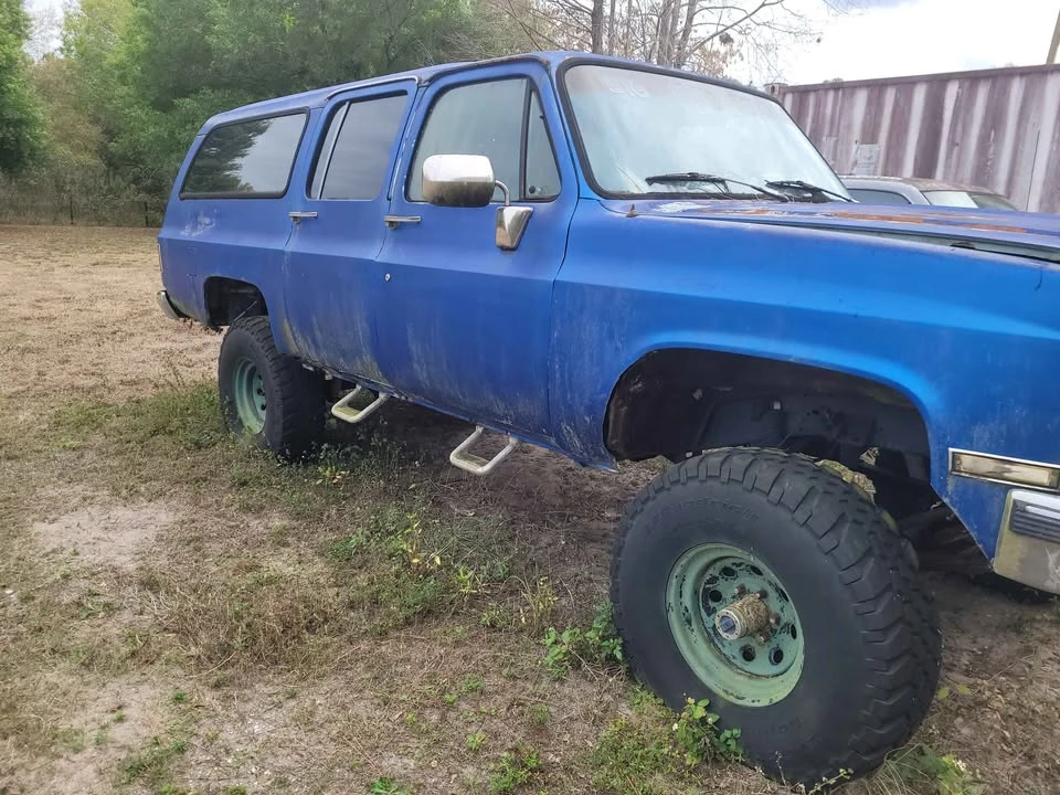 1990 Chevrolet Suburban 7th Gen - Image 2 of 11