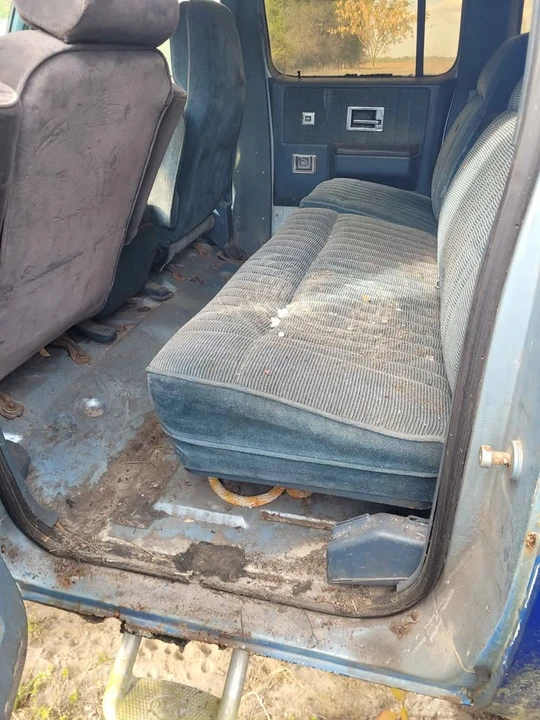 1990 Chevrolet Suburban 7th Gen - Image 10 of 11