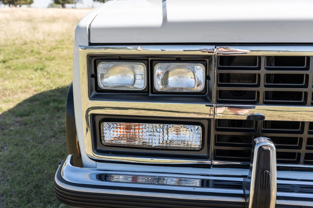 1990 Chevrolet Suburban 7th Gen - Image 14 of 31